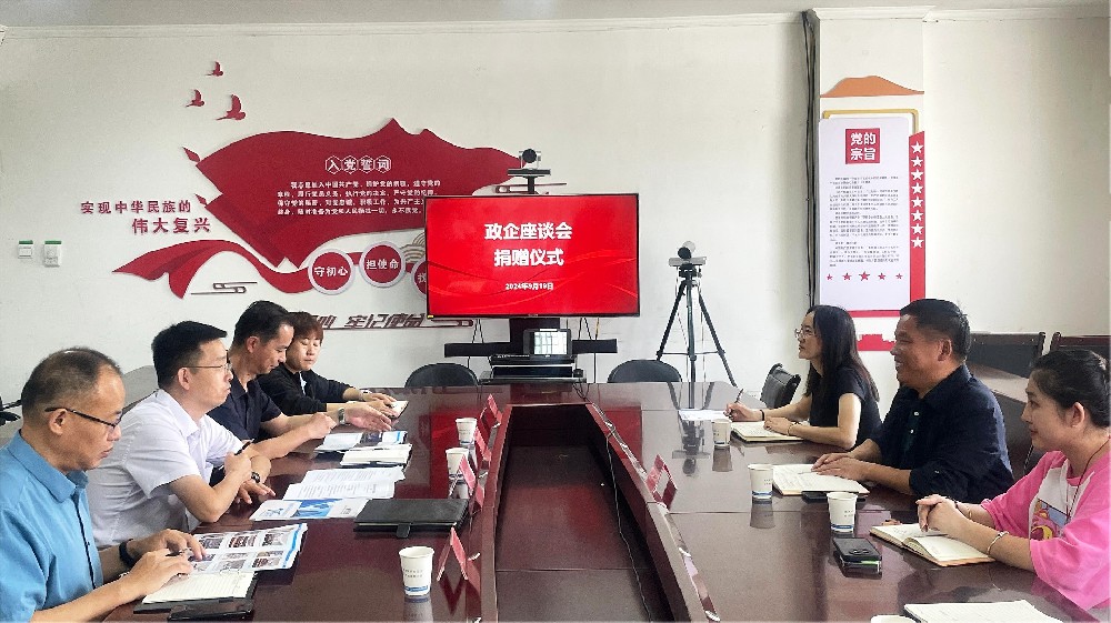 同創(chuàng)科技向庫爾勒市科技局捐贈LED智慧會議屏，助力科技發(fā)展